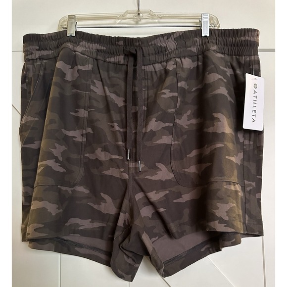 Athleta Camo Farallon Short-Plus Women's  Size 24-NWT - Picture 1 of 5